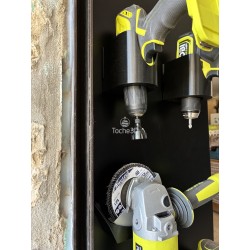 Perceuse fixée sur support magnétique avec passage pour mèche