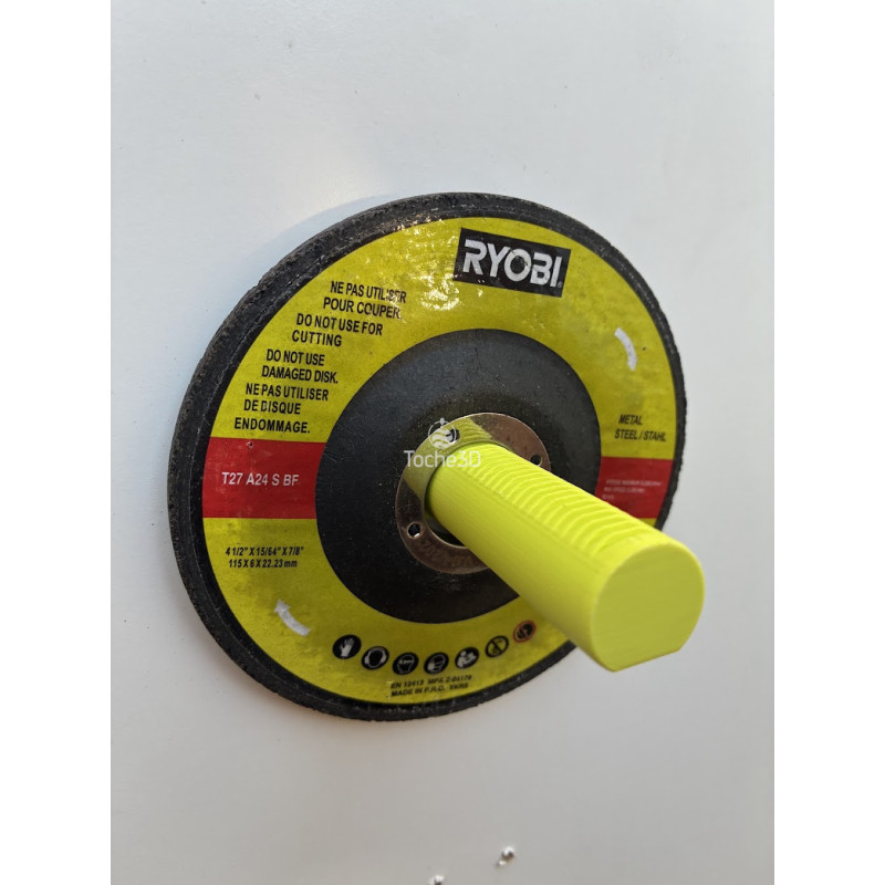 Support mural Ryobi avec disque à lamelles jaune installé