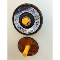 Deux supports muraux avec disques installés, gros plan